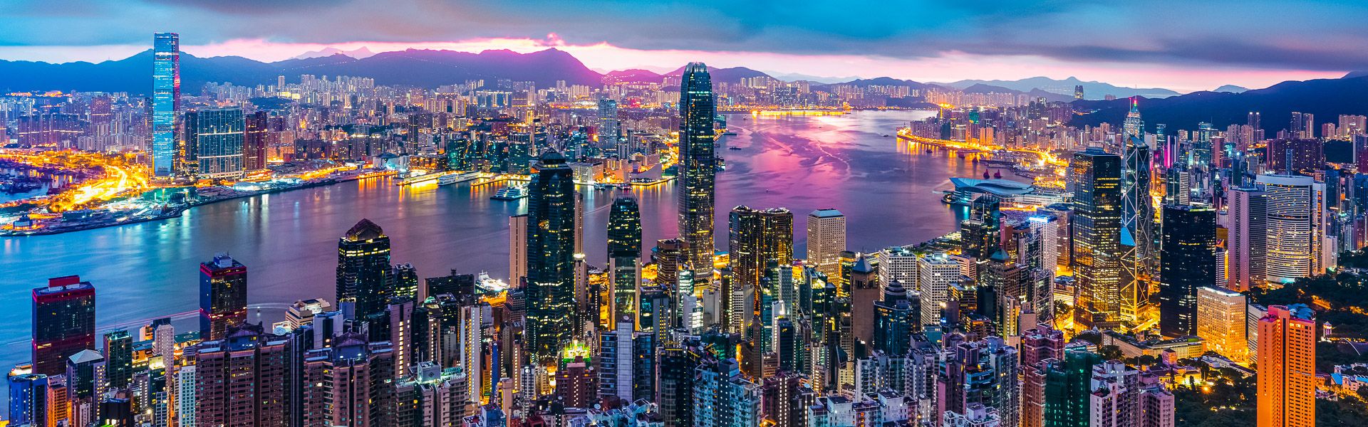 Sonnenaufgang ber Hong Kong |  pat138241, iStockphoto.com / Chamleon