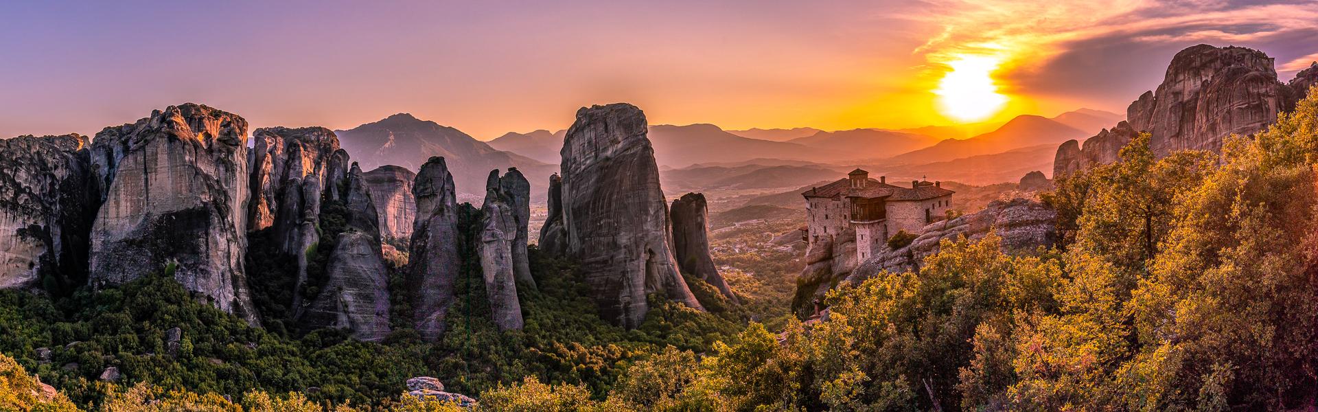 Sonnenuntergang ber Meteora |  Lorenzo Spoleti, Unsplash / Chamleon